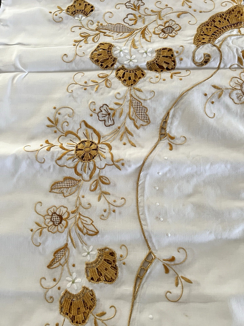 Vtg Handmade Embroidered Applique GOLD Flower Tablecloth 12 napkins 98x67 NEW